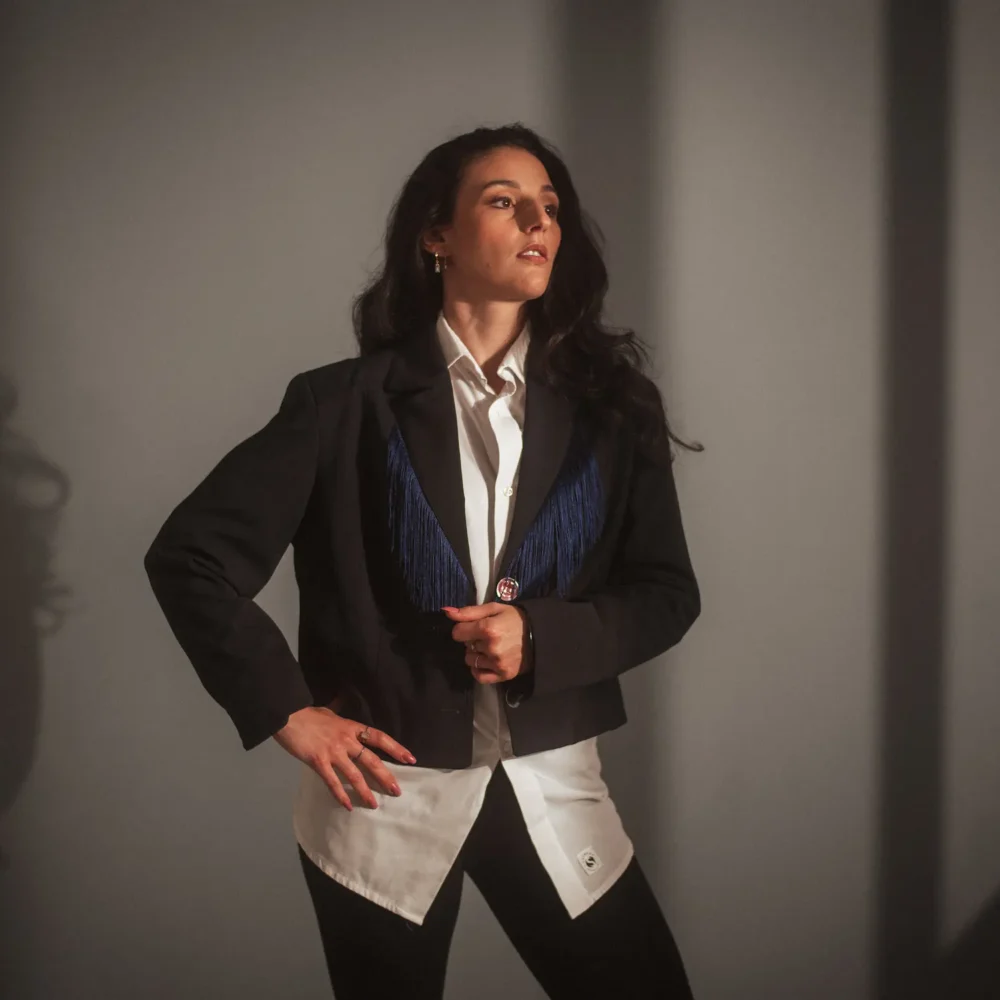 Blazer SANDRA - pièce originale faite à la main, bleu nuit avec franges. Fabrication française