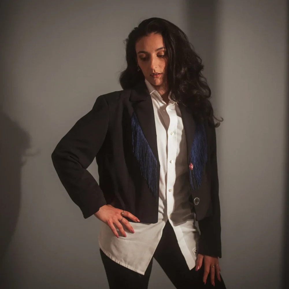 Blazer SANDRA - pièce originale faite à la main, bleu nuit avec franges. Fabrication française