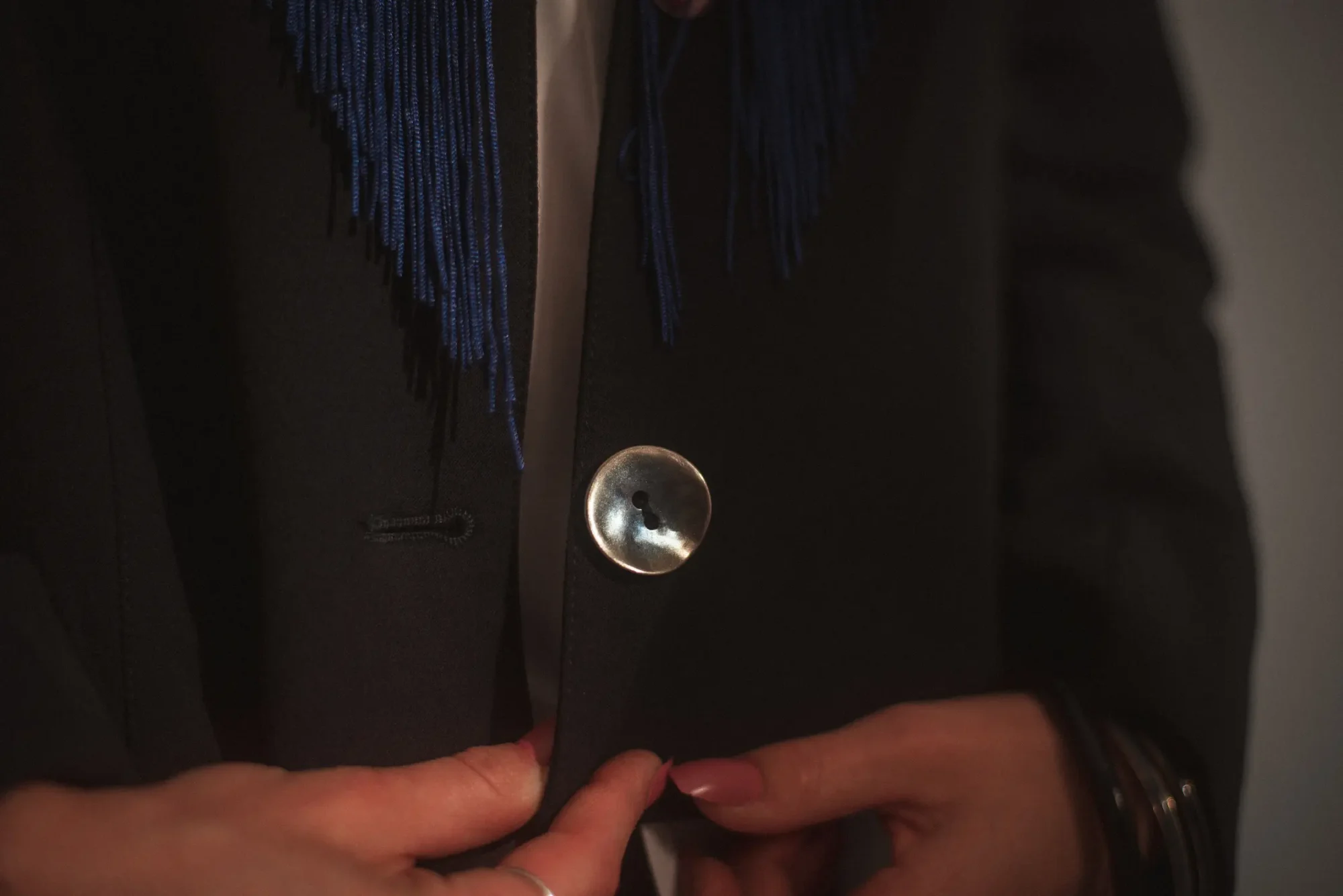 Blazer SANDRA - pièce originale faite à la main, bleu nuit avec franges. Fabrication française