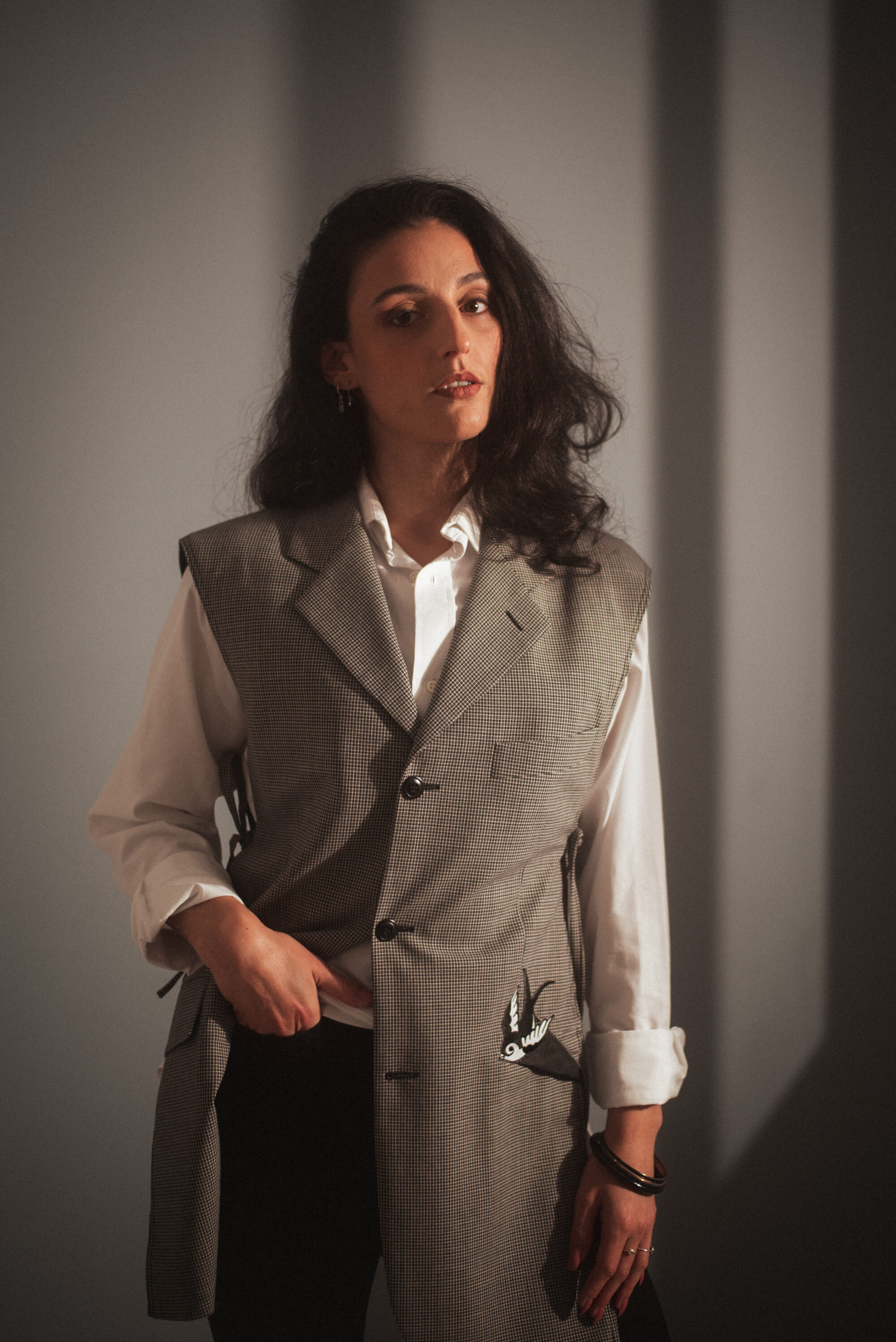 Blazer DITA - en tissu pieds de poule, coupe classique ouverte sur le côté et de fabrication française